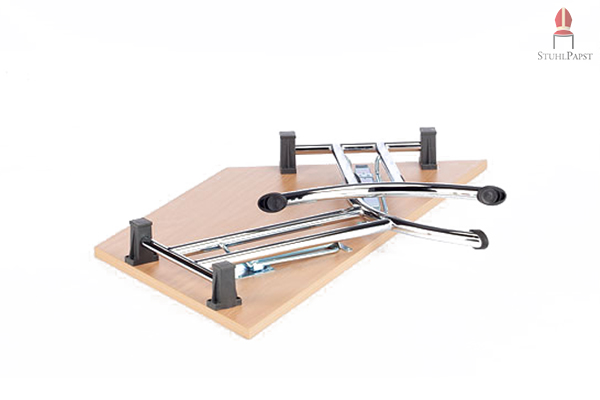 Im eingeklappten Zustand liegt das Klapptischmodell auf den Abstandshaltern auf