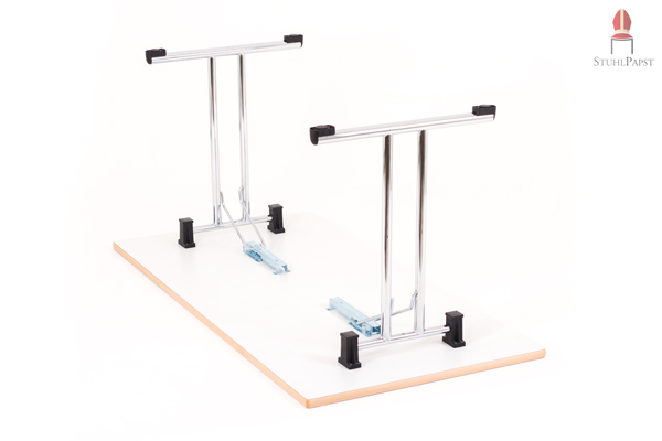 Kinderleicht können die Tischbeine eingeklappt werden