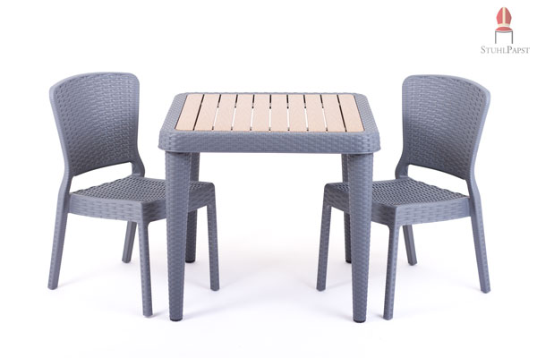 Der Hap.py Tisch als Tischgruppe mit den eleganten Happy Outdoorstühlen