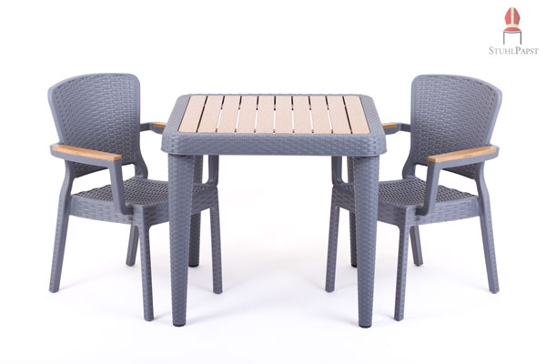 Der Hap.py Tisch als Tischgruppe mit den Hap.py AL Armlehnenstühlen
