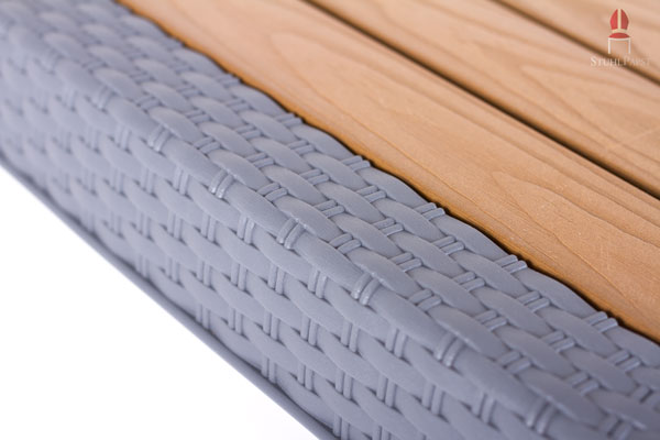 Der Tisch greift das Design der Hap.py - Stühle auf