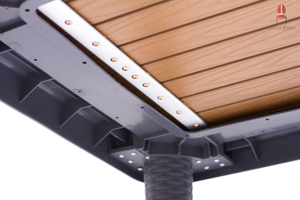 Die Unteransicht zeigt die robuste Konstruktion