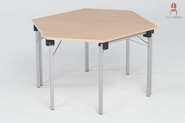 Die Querstreben an den Seiten geben dem Klapptischmodell einen statischen Vorteil