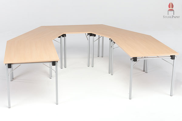 Hier beispielhaft das Klapptischmodell Obj.ekt in einem Halbkreis aufgestellt