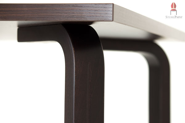 Gebogene Kantholztischbeine für ein modernes Design
