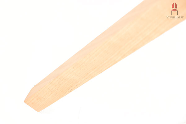 Die Tischbeine aus Buchenechtholz stehen für höchste Stabilität