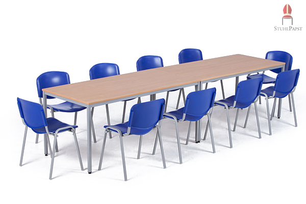 Hier sehen Sie den Stapeltisch - verwendet als lange Tafel