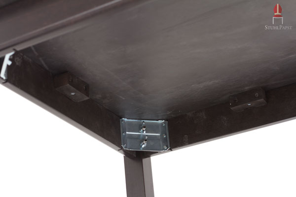 Alle Tischelemente sind überaus solide miteinander befestigt
