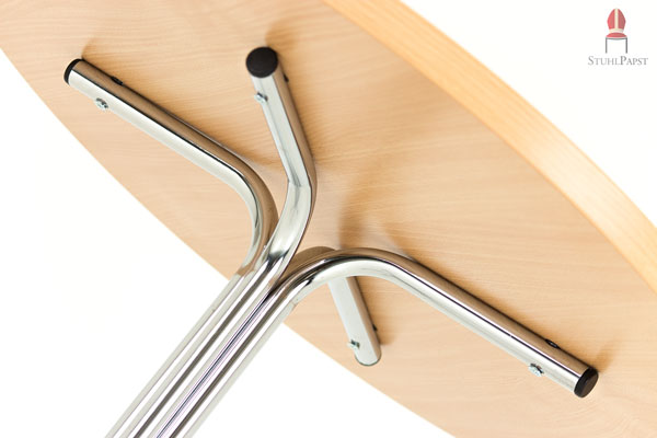 Das Gestell und die Tischplatte wurden fest miteinander verbunden um die Stabilität zu erhöhen