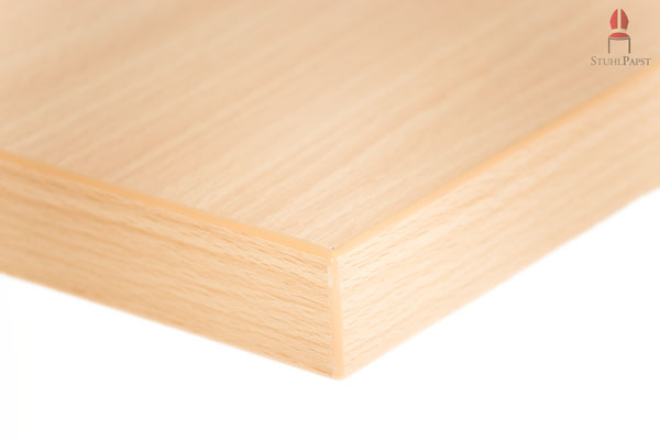 Das qualitativ hochwertige Holz wurde an den Kanten geschickt verarbeitet