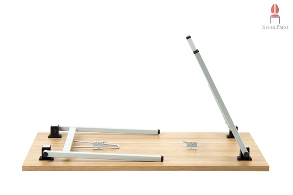 Die Querstreben zwischen zwei Tischbeinen sorgen für höchste Stabilität